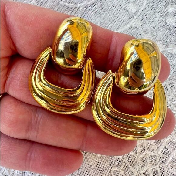 Vintage Gold Tone Comfort Clip Doorknocker Earrings - Picture 6 of 8